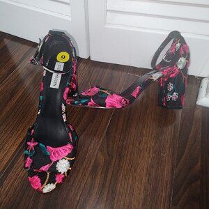 Steve Madden Size 9 Floral Block Heel